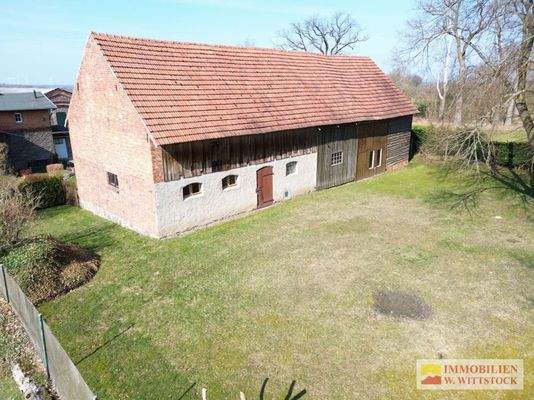  Wiese und Scheune Rückansicht