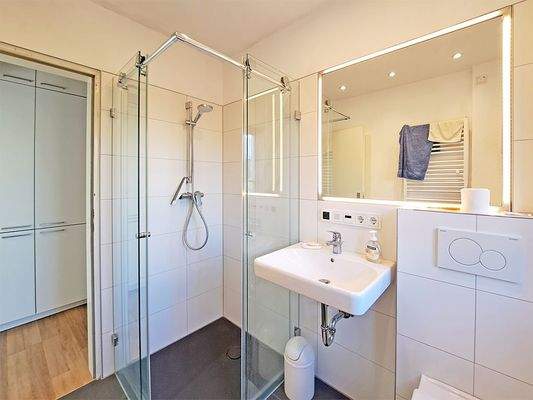 OG modernes Badezimmer