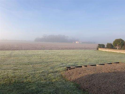 Blick von der Terrasse in die weite Landschaft