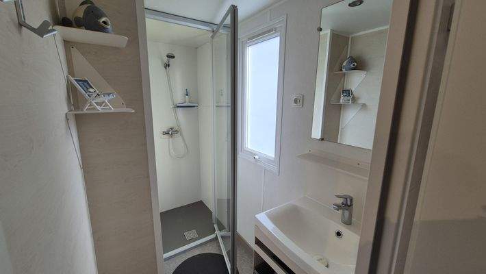 Bad mit Dusche Mobilheim