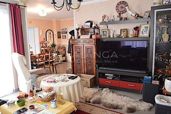 Wohnzimmer mit Blick in Essbereich