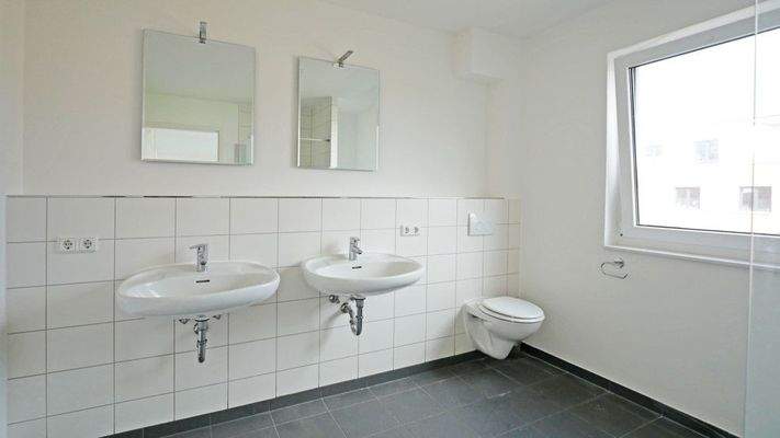 V1536 Badezimmer Haus links OG