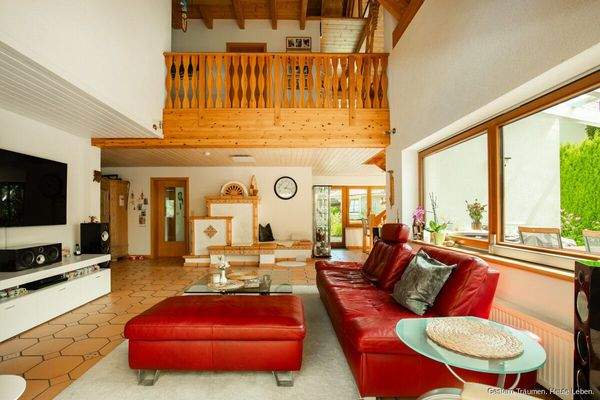 Wohnzimmer mit Empore