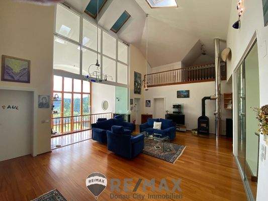 02 Wohnzimmer 2 OG mit Balustrade