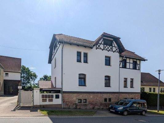 Haupthaus Straßenansicht