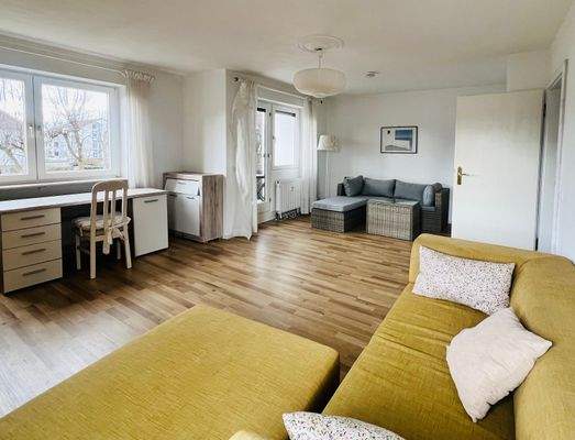 geräumiges grosses (teilbares) Wohnzimmer (zugehörig zur 2-Zi-Whg)