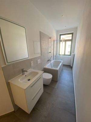 Wannenbad mit Fenster