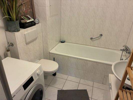 4.) Badezimmer mit Dusche &amp; Wanne.jpg