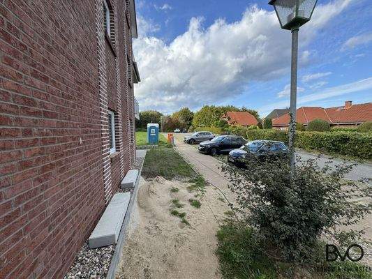 Öffentliche Parkflächen vor dem Haus