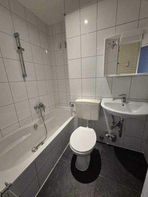 Badezimmer mit Badewanne