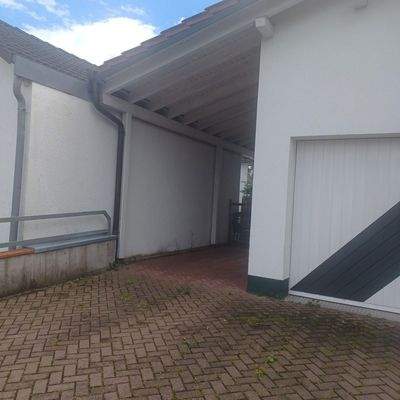 Stellplätze (Hof & Carport)