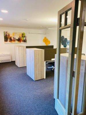 EG gr. Zimmer (hier Büro)