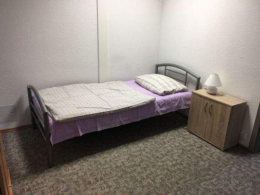 Zimmer 2 mit Bett