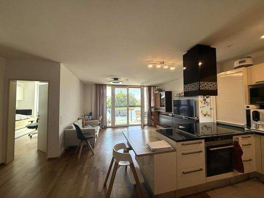 Living mit Designerküche und Geräte von Siemens