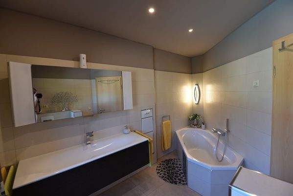 Wannenbad im Erdgeschoss