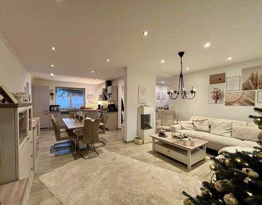 Offener Wohn- und Essbereich