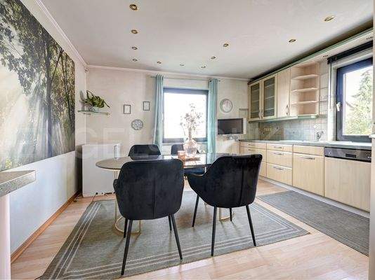 Küche mit Essbereich