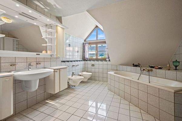 Badezimmer im Obergeschoss