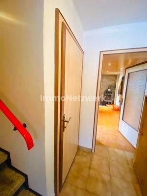 Treppenhaus Eingang EG Wohnung Flur