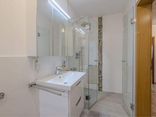 EG Duschbad mit Bodengleicher Dusche