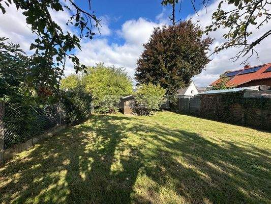 Garten mit Gartenhaus