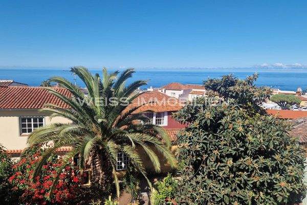 Meerblick über die Altstadt von der Dachterrasse