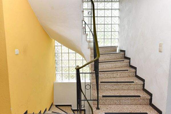 Wendeltreppe aus Beton & Glasbausteine 