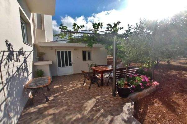 Kreta, Kavousi: Tolle Villa mit Pool, Meerblick und Olivenhain zu verkaufen