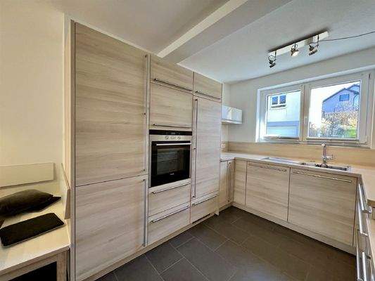 Einbauküche in hellen Farben