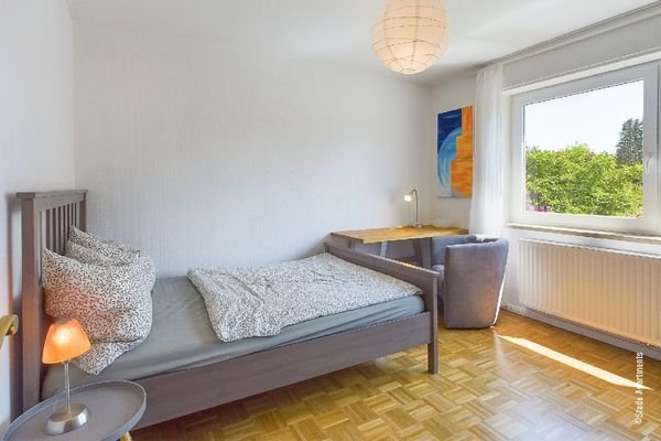 Schlafzimmer 1