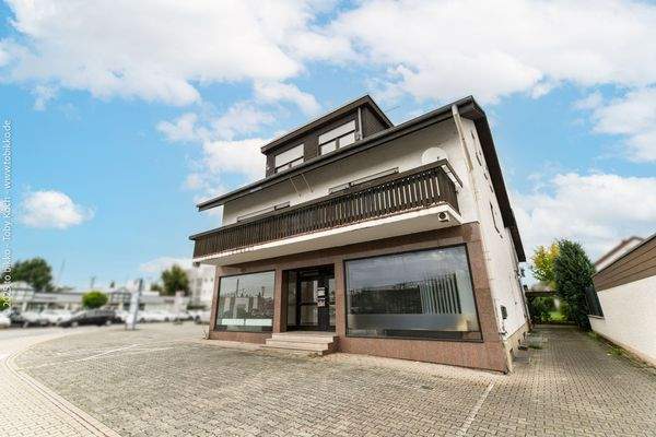 Straßenansicht Haupthaus