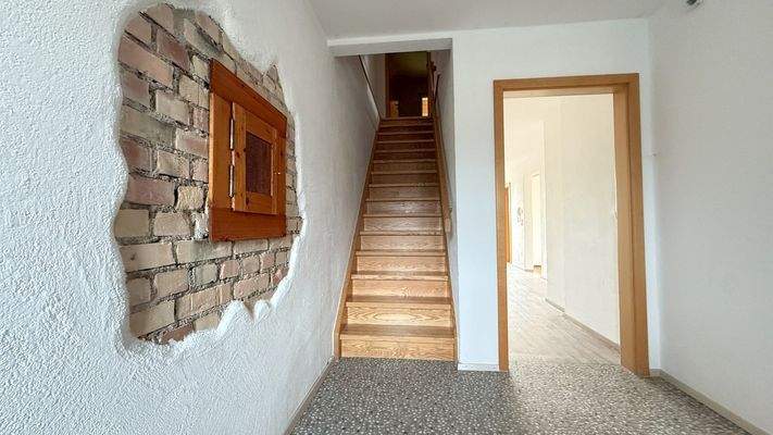 Treppe ins Obergeschoss