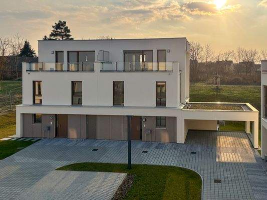 Doppelhaushälfte mit Carport