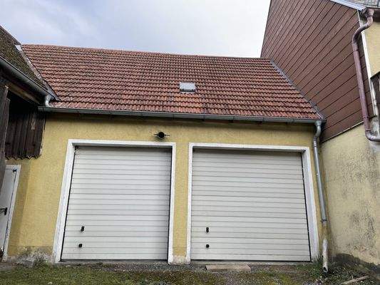 Garagen am Wohnhaus angebaut