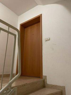 Treppenhaus / Wohnungseingangstür