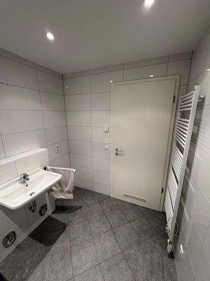 Modernes Badezimmer
