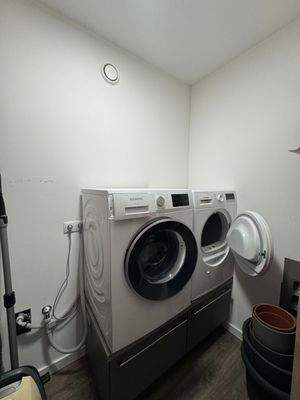 Hauswirtschaftsraum mit Geräten