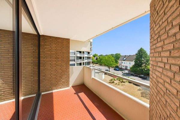 Balkon - aufgeräumt mit KI