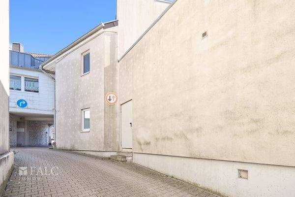 Seiteneingang vom Parkplatz