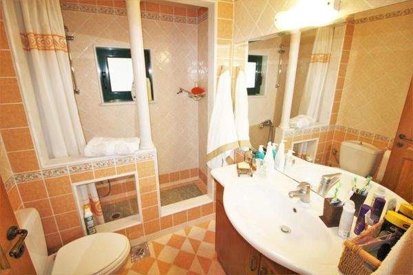 Luxuriöse Villa mit atemberaubendem Panoramablick