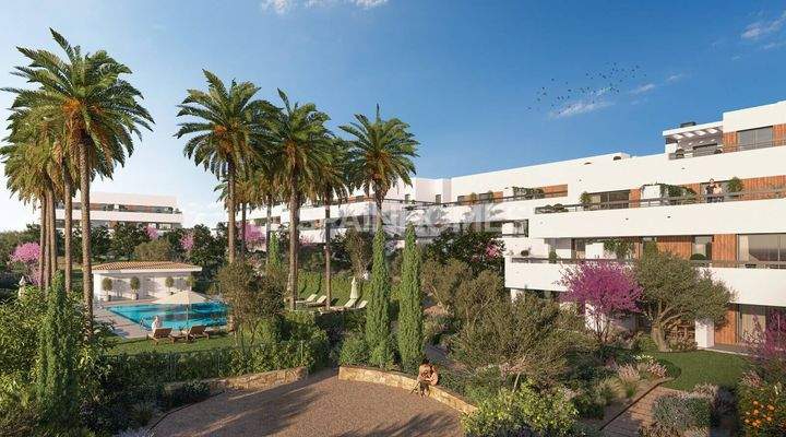 Newly-Built Apartments in a Complex with Pool in Estepona