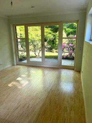 Zimmer mit kleiner Terrasse