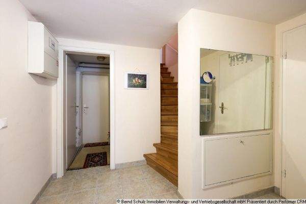 27 Souterrain mit zweitem Eingang