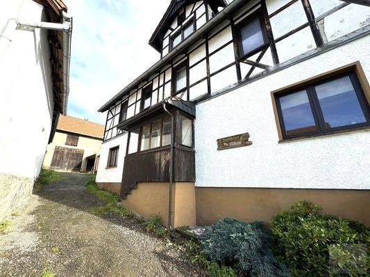 Das bisherige Jagdhaus mit Eingangsbereich