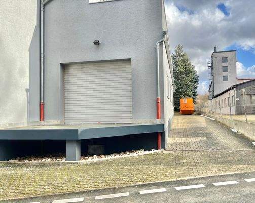 Anlieferung/Rampe und Zufahrt