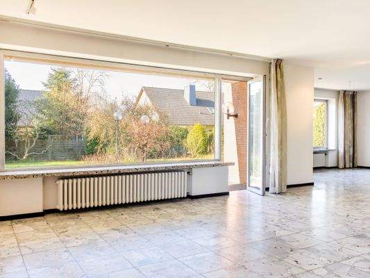 Lichtdurchfluteter Wohn- und Essbereich.jpg