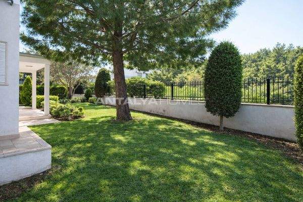 4-Bedroom Triplex Villa with Pool in Antalya