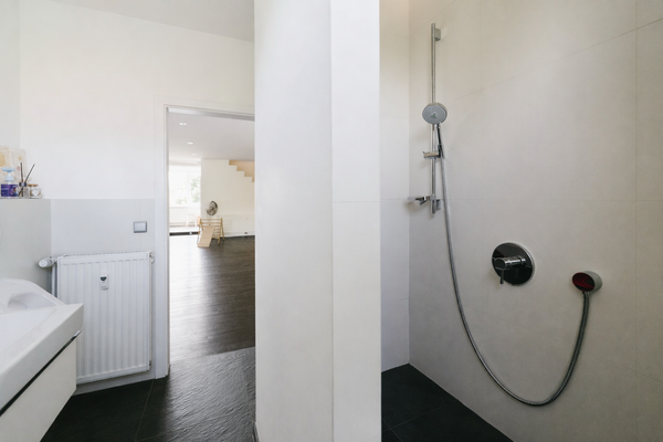 1.OG Gäste-Bad-Dusche