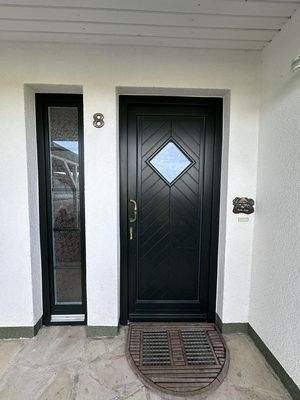 überdachter Eingangsbereich