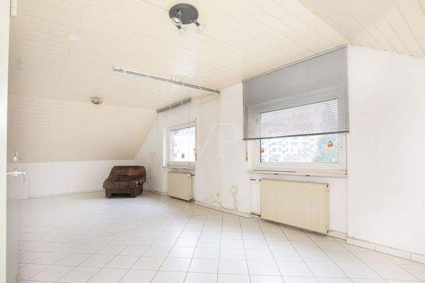 Wohn-/ Schlafzimmer Dachgeschoss (I) 